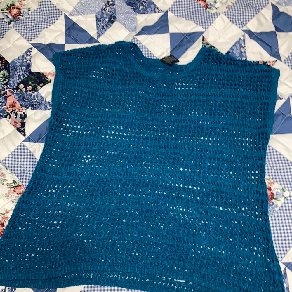 Turquoise colored no sleeve knitted sweater top Sleveless Eyelet Knit